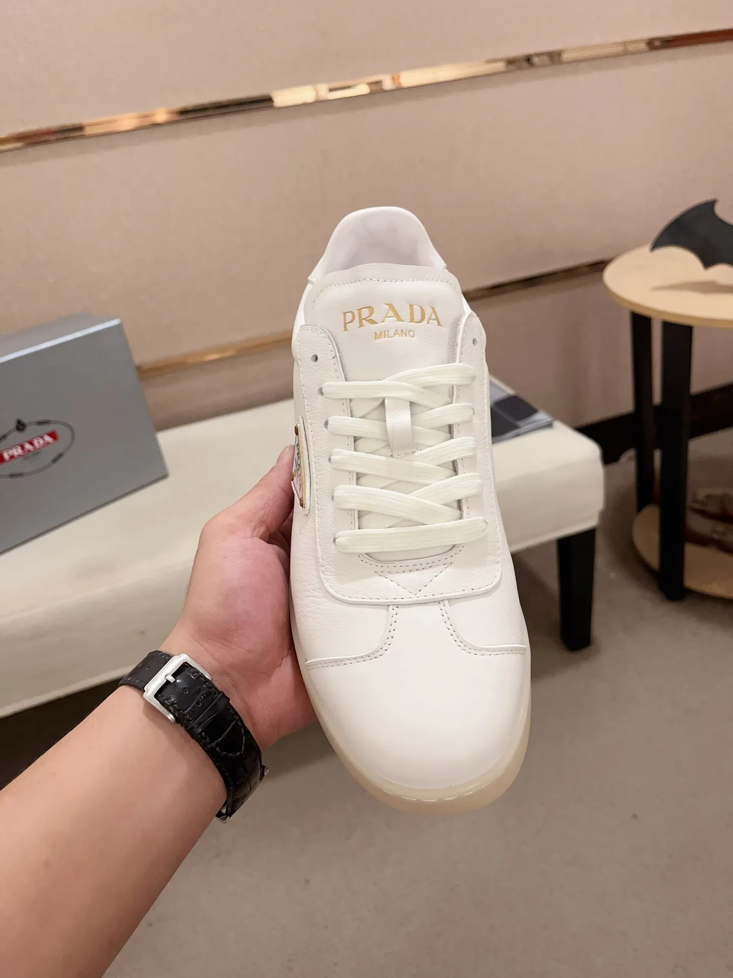 Men's Men's Shoes 💰 500💰 ✔️✔️✔️Higher version High-quality new PRADA (Prada) counters are launched simultaneously. The new men's shoes and 😘fabrics are made of high-tech glue-making technology. Lining: Full cowhide lining. 👍🏿 High-end ☄️ air-cushion molded anti-slip rubber outsole, exquisite lines, simple and elegant, comfortable and high-end for leisure travel. Code number: 38 to 44 (45 can be customized and cannot be returned or exchanged)